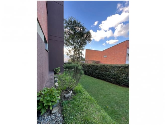 Casa de 3 alcobas en venta en Loma Del Escobero, Envigado, 304 m² · foto 10 de 24
