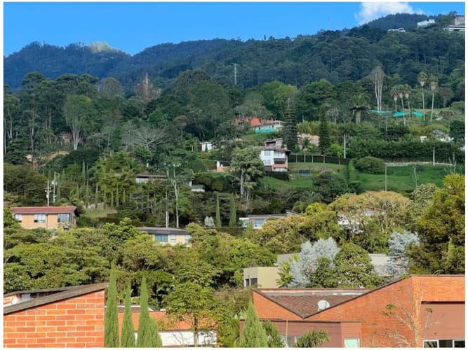 Casa de 3 alcobas en venta en Loma Del Escobero, Envigado, 304 m² · foto 18 de 24