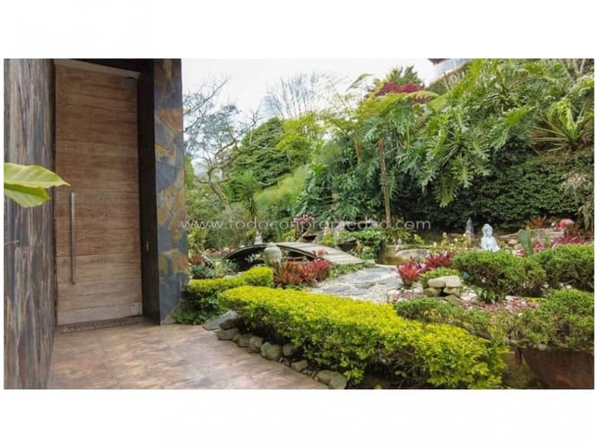 Casa de 3 alcobas en venta en El Poblado, Medellín, 1800 m² · foto 2 de 24