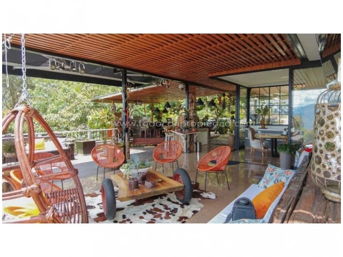 Casa de 3 alcobas en venta en El Poblado, Medellín, 1800 m² · foto 4 de 24