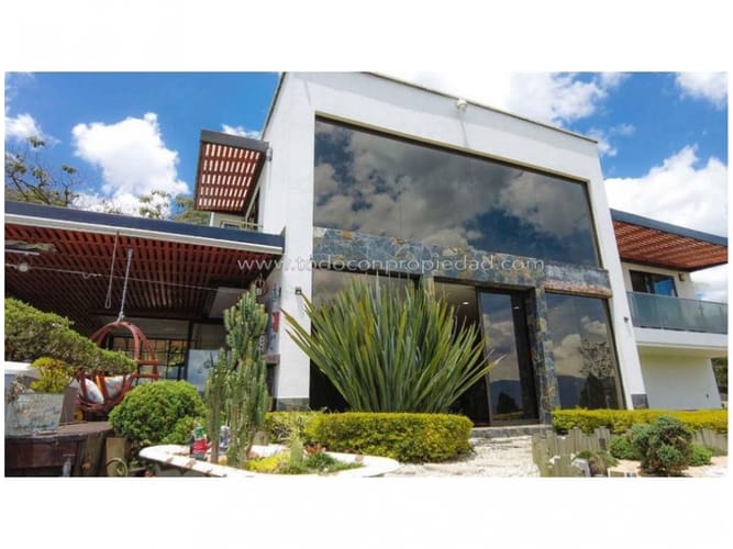 Casa de 3 alcobas en venta en El Poblado, Medellín, 1800 m² · foto 5 de 24