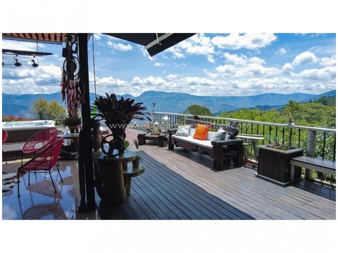 Casa de 3 alcobas en venta en El Poblado, Medellín, 1800 m² · foto 6 de 24