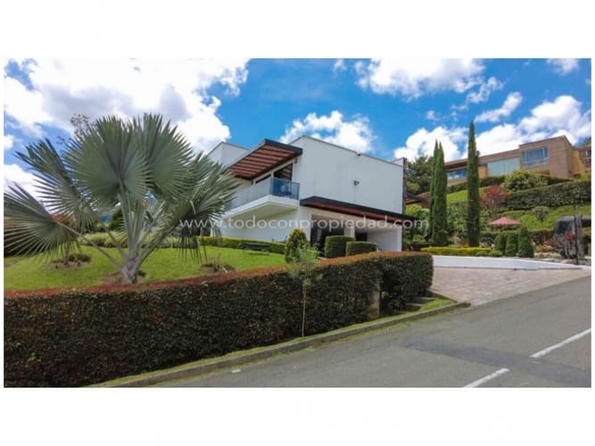 Casa de 3 alcobas en venta en El Poblado, Medellín, 1800 m² · foto 7 de 24