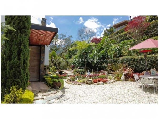Casa de 3 alcobas en venta en El Poblado, Medellín, 1800 m² · foto 10 de 24