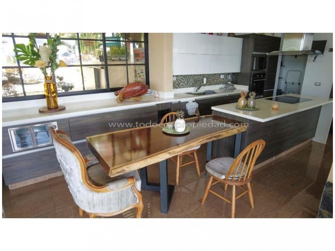 Casa de 3 alcobas en venta en El Poblado, Medellín, 1800 m² · foto 18 de 24