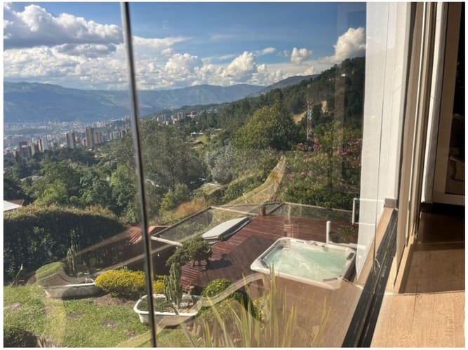 Casa de 3 alcobas en venta en El Poblado, Medellín, 1800 m² · foto 19 de 24