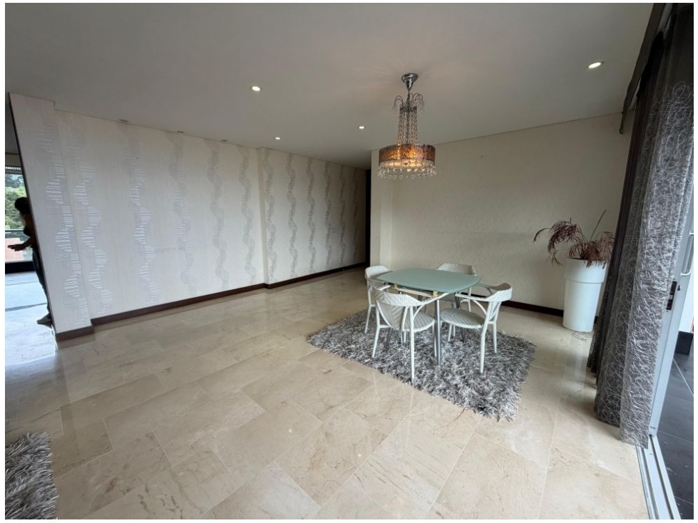 Apartamento en venta en El Poblado, Medellín · foto 2 de 24