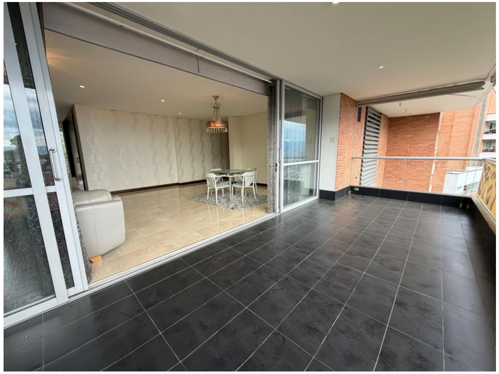 Apartamento en venta en El Poblado, Medellín · foto 3 de 24