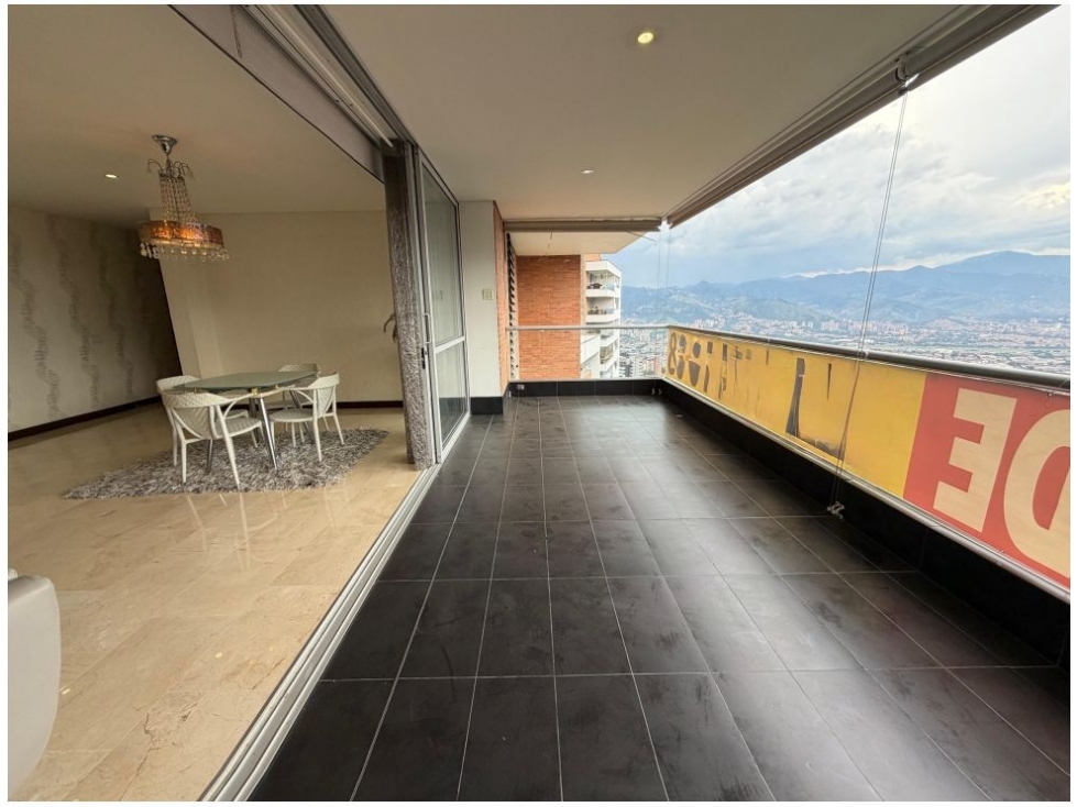 Apartamento en venta en El Poblado, Medellín · foto 4 de 24