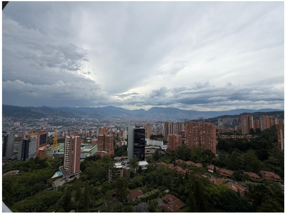 Apartamento en venta en El Poblado, Medellín · foto 6 de 24