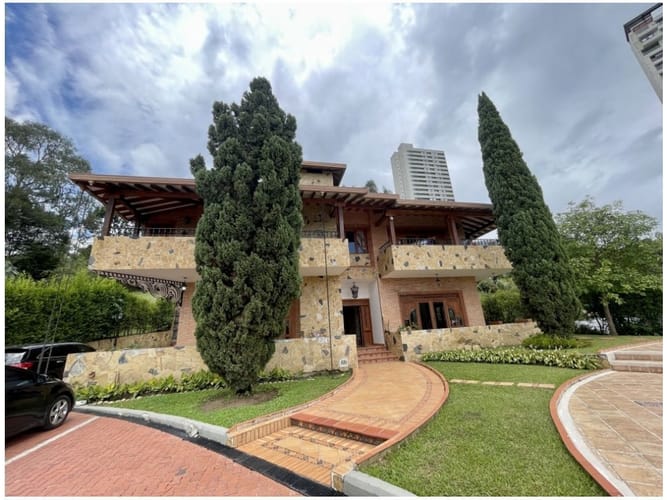 Casa de 6 alcobas en venta en Las Lomitas, Sabaneta, 1530 m² · foto 2 de 24