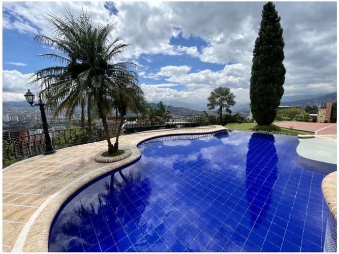Casa de 6 alcobas en venta en Las Lomitas, Sabaneta, 1530 m² · foto 3 de 24