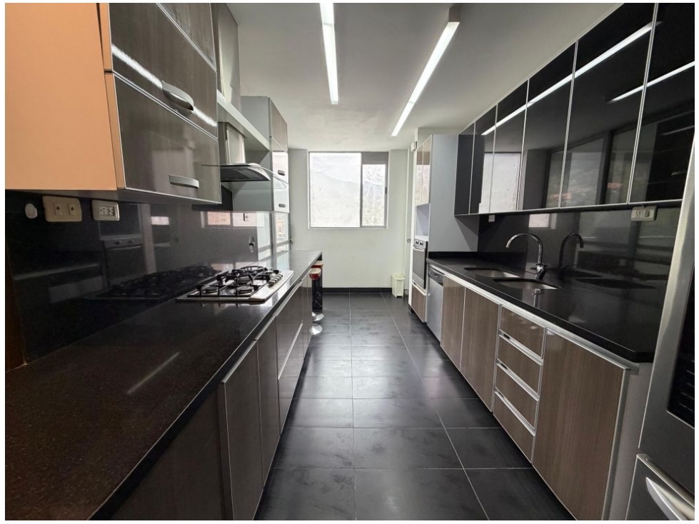 Apartamento en venta en El Poblado, Medellín · foto 9 de 24