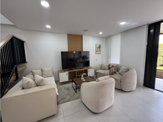 Casa de 3 alcobas en venta en Loma El Atravesado, Envigado, 168 m² · foto 2 de 5