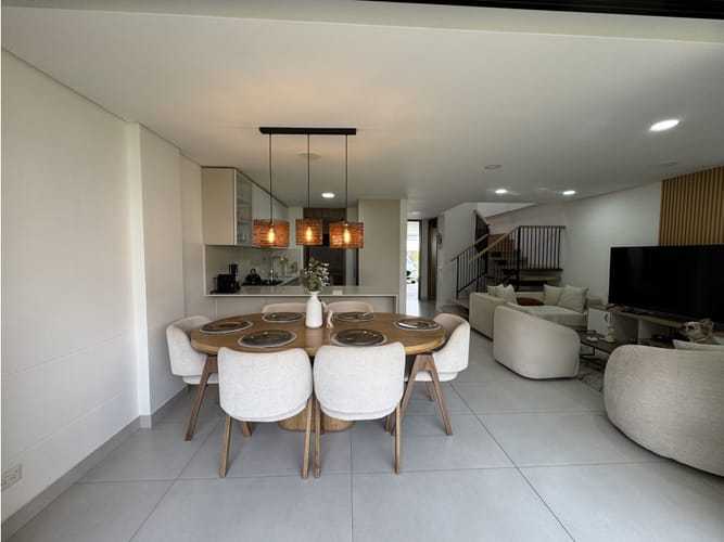 Casa de 3 alcobas en venta en Loma El Atravesado, Envigado, 168 m² · foto 3 de 5