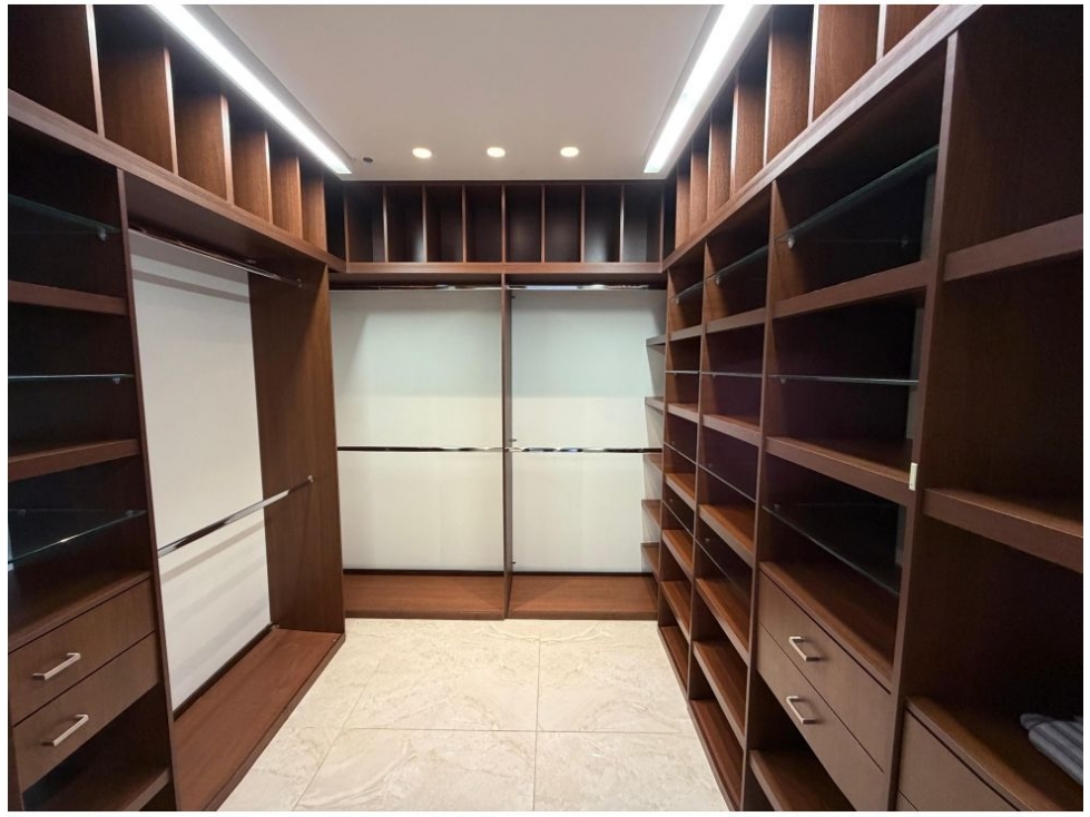 Apartamento en venta en El Poblado, Medellín · foto 16 de 24