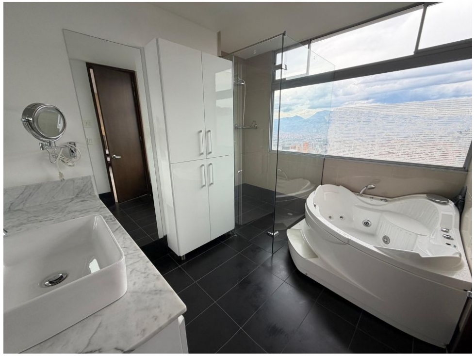 Apartamento en venta en El Poblado, Medellín · foto 18 de 24