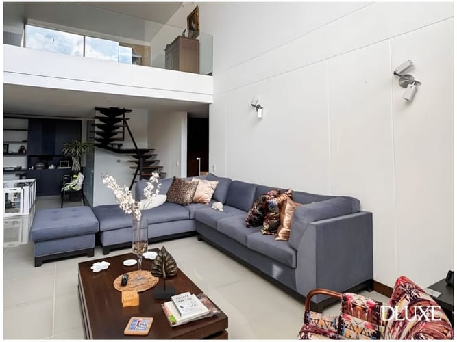Casa de 3 alcobas en venta en Loma Del Escobero, Envigado, 1500 m² · foto 2 de 17