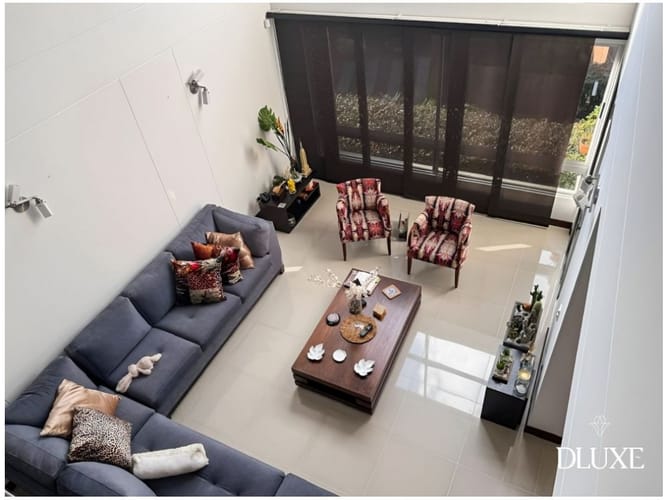 Casa de 3 alcobas en venta en Loma Del Escobero, Envigado, 1500 m² · foto 3 de 17