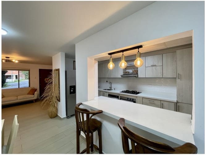 Casa de 3 alcobas en venta en Cumbres, Envigado, 204 m² · foto 3 de 19