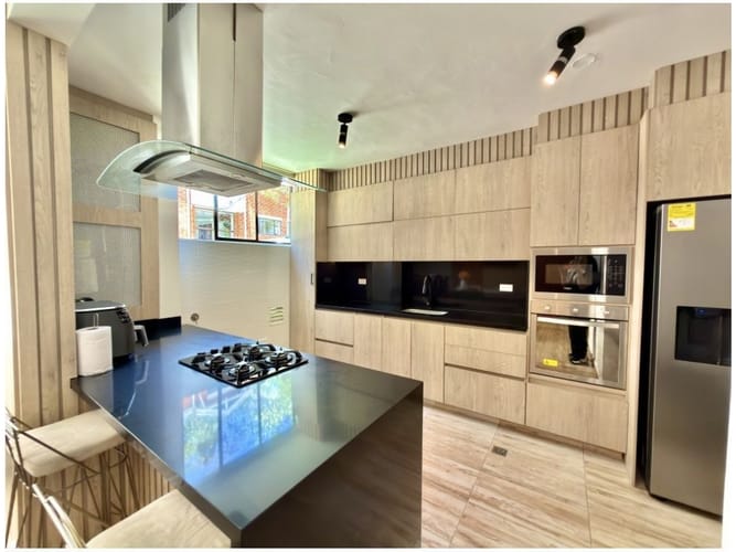 Casa de 4 alcobas en venta en Los Naranjos, Medellín, 240 m² · foto 2 de 22