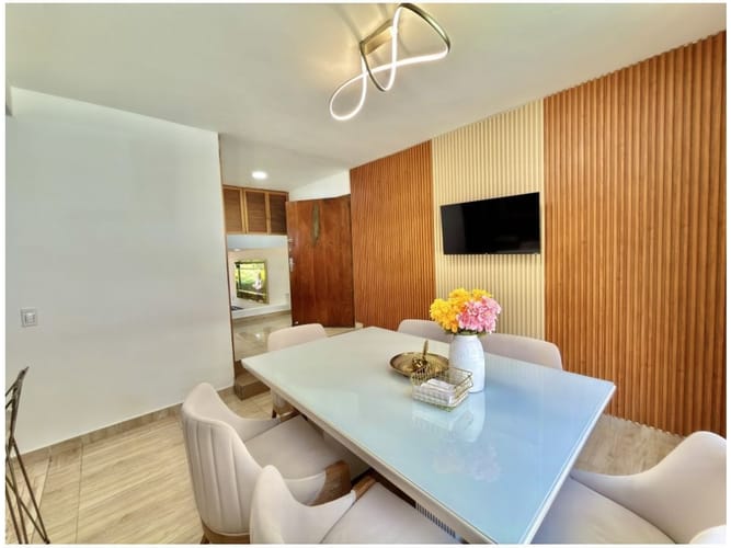 Casa de 4 alcobas en venta en Los Naranjos, Medellín, 240 m² · foto 4 de 22