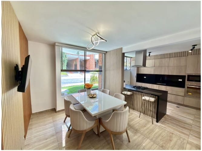 Casa de 4 alcobas en venta en Los Naranjos, Medellín, 240 m² · foto 5 de 22