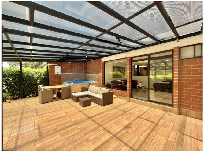 Casa de 4 alcobas en venta en Los Naranjos, Medellín, 240 m² · foto 6 de 22