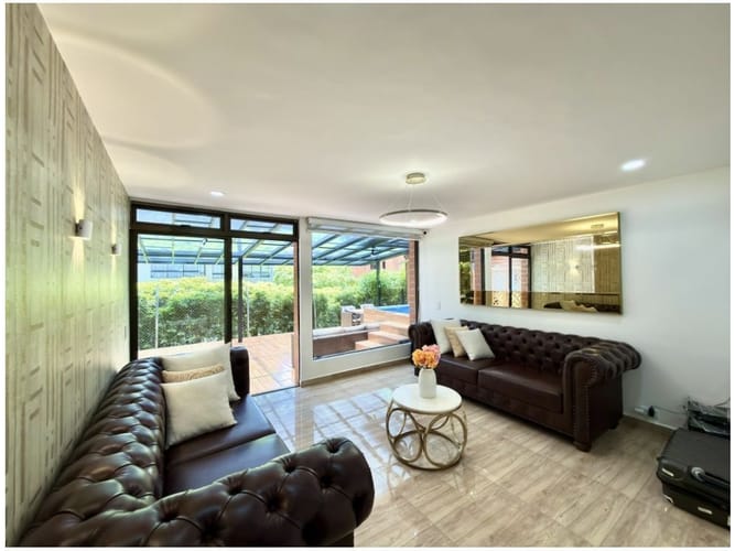Casa de 4 alcobas en venta en Los Naranjos, Medellín, 240 m² · foto 8 de 22