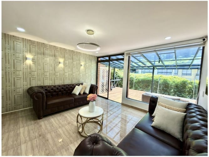 Casa de 4 alcobas en venta en Los Naranjos, Medellín, 240 m² · foto 9 de 22