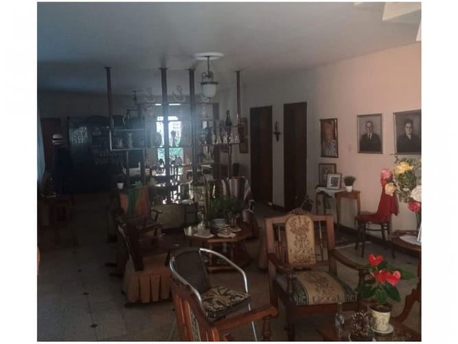 Casa de 6 alcobas en venta en Florida Nueva, Medellín, 364 m² · foto 2 de 3