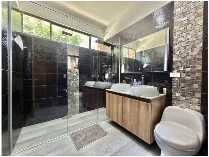 Casa de 4 alcobas en venta en Los Naranjos, Medellín, 240 m² · foto 17 de 22