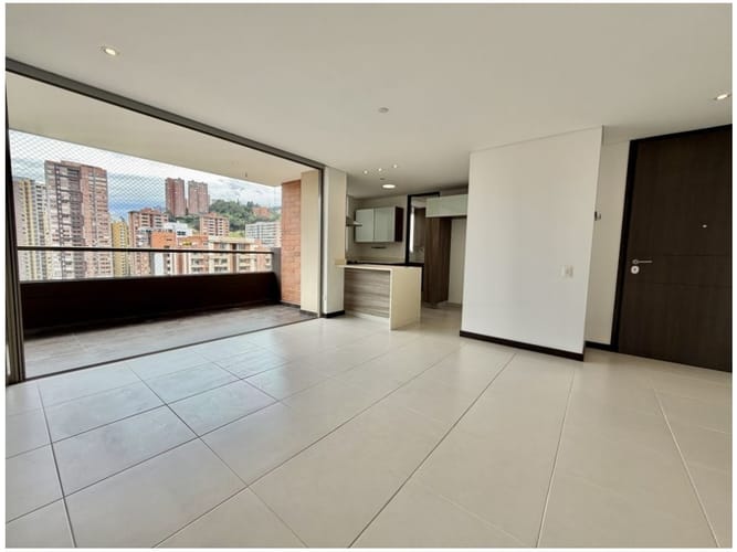 Apartamento de 3 alcobas en venta en El Poblado, Medellín, 138 m² · foto 2 de 18