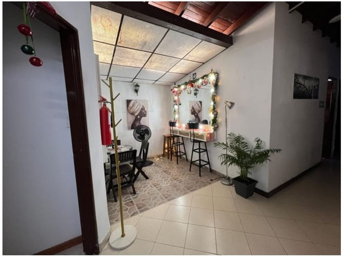 Casa de 4 alcobas en venta en Estadio, Medellín, 137 m² · foto 2 de 11