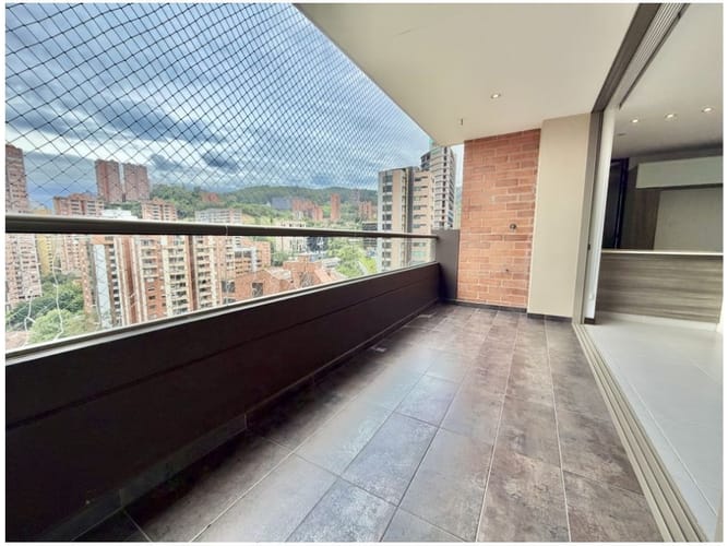 Apartamento de 3 alcobas en venta en El Poblado, Medellín, 138 m² · foto 3 de 18