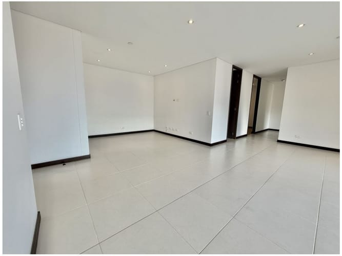 Apartamento de 3 alcobas en venta en El Poblado, Medellín, 138 m² · foto 6 de 18