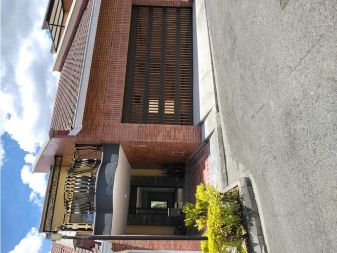 Casa de 4 alcobas en venta en El Poblado, Medellín, 276 m² · foto 2 de 17