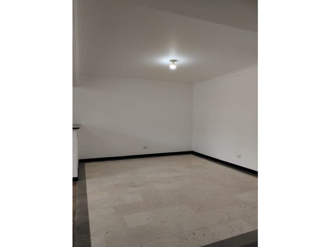 Casa de 4 alcobas en venta en El Poblado, Medellín, 276 m² · foto 9 de 17