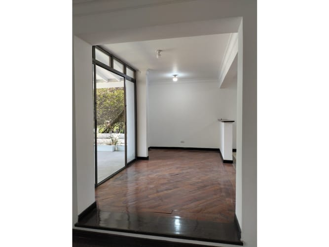 Casa de 4 alcobas en venta en El Poblado, Medellín, 276 m² · foto 13 de 17