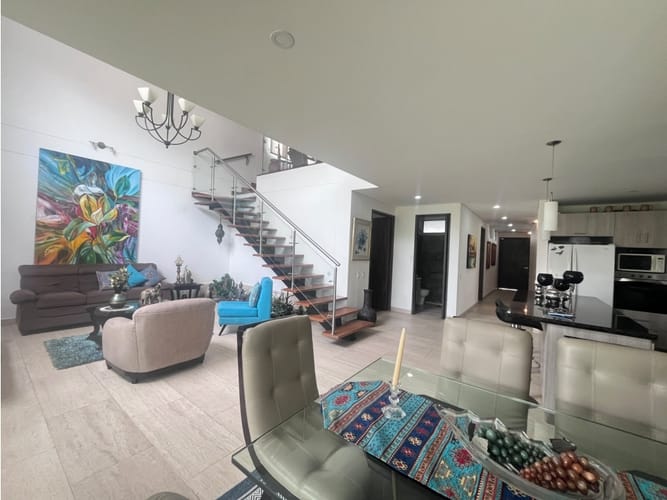 Casa de 3 alcobas en venta en El Retiro, 280 m² · foto 2 de 5