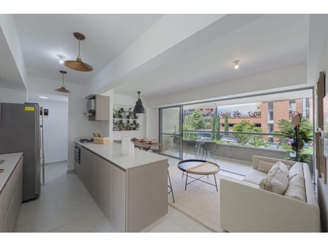 Apartamento de 2 alcobas en venta en El Poblado, Medellín, 118 m² · foto 2 de 24