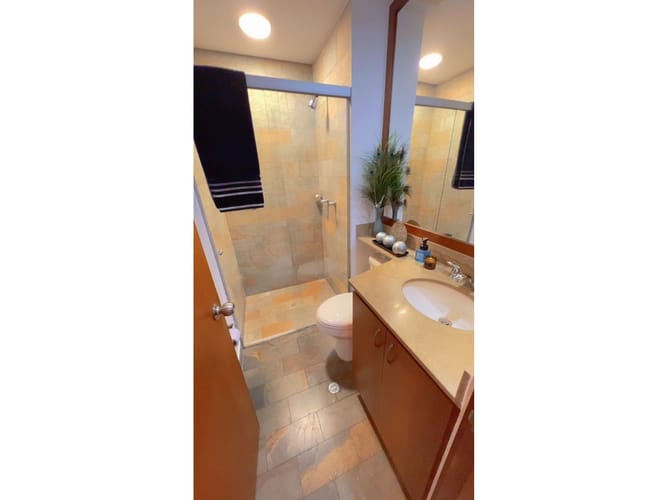Apartamento de 2 alcobas en venta en El Poblado, Medellín, 118 m² · foto 3 de 24