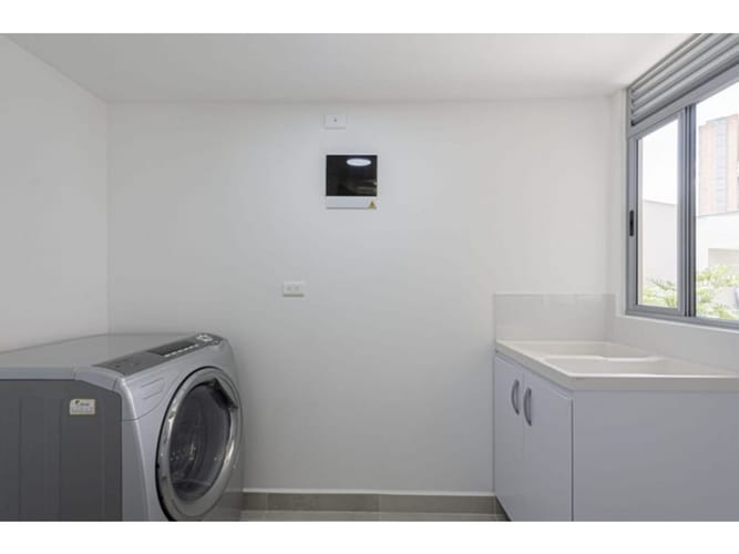 Apartamento de 2 alcobas en venta en El Poblado, Medellín, 118 m² · foto 8 de 24