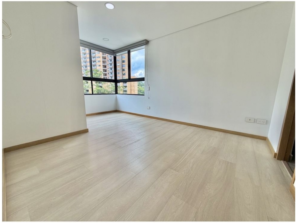 Apartamento en venta en El Poblado, Medellín · foto 6 de 13