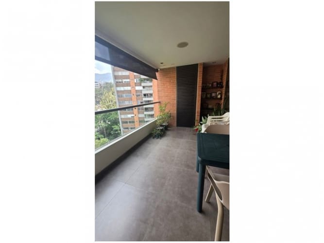 Apartamento de 2 alcobas en venta en El Poblado, Medellín, 116 m² · foto 2 de 18