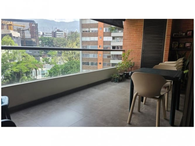 Apartamento de 2 alcobas en venta en El Poblado, Medellín, 116 m² · foto 3 de 18