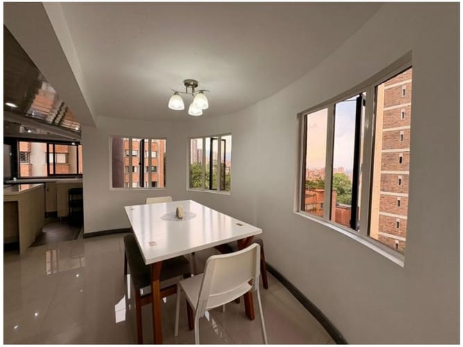 Apartamento de 3 alcobas en venta en Las Lomas, Medellín, 126 m² · foto 2 de 24