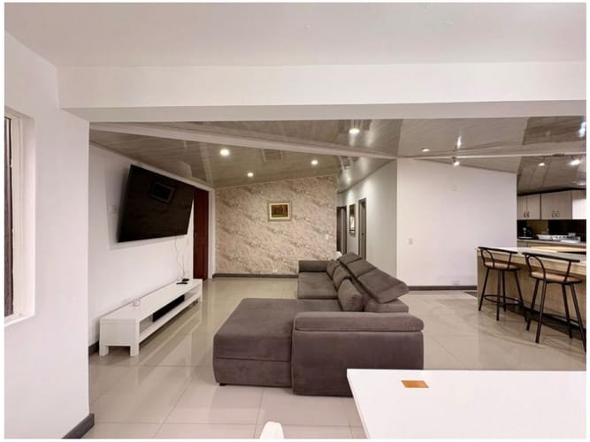 Apartamento de 3 alcobas en venta en Las Lomas, Medellín, 126 m² · foto 3 de 24