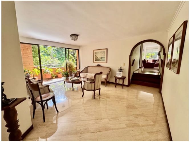 Apartamento de 3 alcobas en venta en El Poblado, Medellín, 142 m² · foto 2 de 24