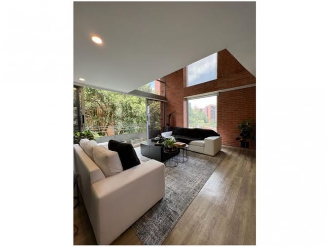 Apartamento de 2 alcobas en venta en El Poblado, Medellín, 150 m² · foto 2 de 17
